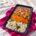 Marmitinha 250g - Frango ensopado, arroz verde e purê de abóbora e feijão carioca