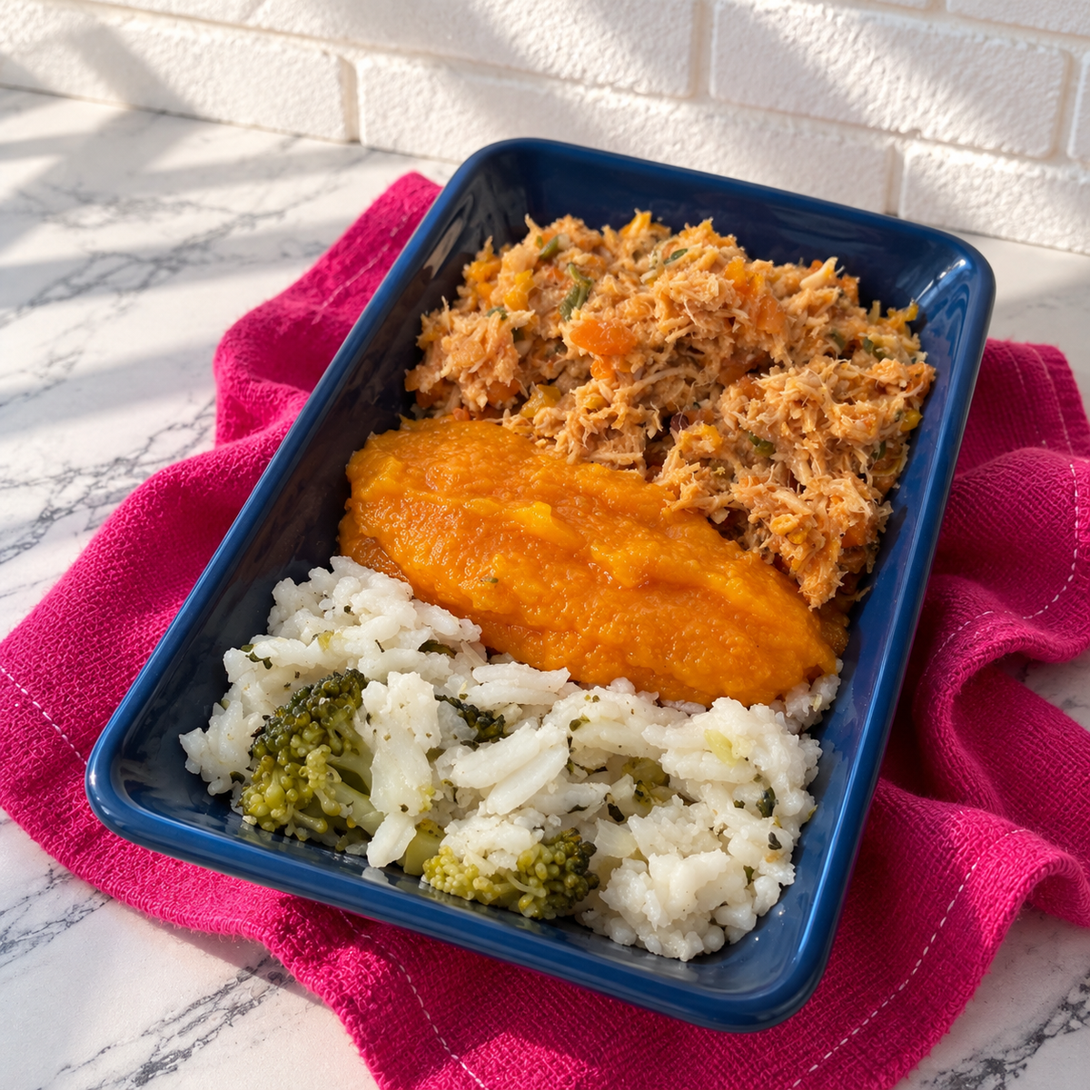Marmitinha 180g - Frango ensopado, arroz verde e purê de abóbora com cenoura